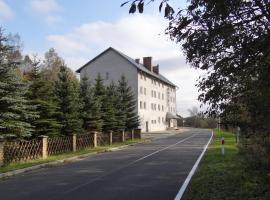 Ośrodek Wypoczynkowy "Hotel Korona", hotell med parkering i Mostowice