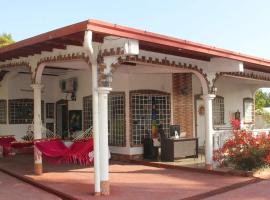 Dharma Casa Holistica, Vivero, Yoga y Retiros, hotel with pools in Chame