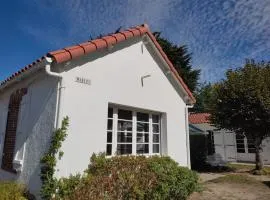 Maison Charmante Près Plage et Forêt, 5 Ch., Jardin, Parking, Quartier Calme - FR-1-652-2