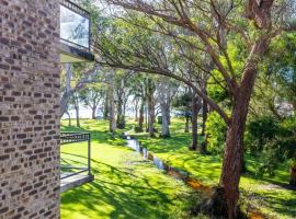 Bay Parklands, 29 2 Gowrie Avenue - views, air conditioning, Wi-Fi, Pool, tennis court and spa, hotel in Nelson Bay