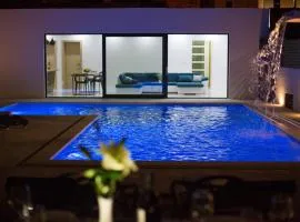 Family friendly house with a swimming pool Split - 15909