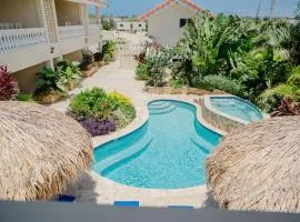 Huge 4-bedroom apartment 2 km from Eagle beach