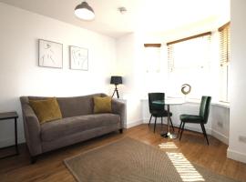 Corbiere House @ Short Stays, apartamento em Basingstoke