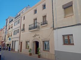 Centrally located two bed Apartment in El Perelló, hotel u gradu 'Perelló'