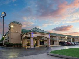 Days Inn by Wyndham Clarksville North EXIT 4, hotel a Clarksville