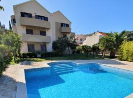 Palm Apartments with Swimming pool, φθηνό ξενοδοχείο σε Mlini