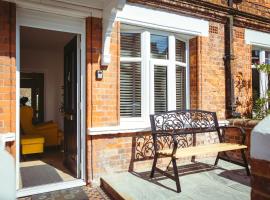 Vicarage Cottage - Old Town bolthole, holiday rental in Old Town