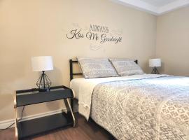 Cozy spacious Apt In Laval, Greater Montreal, hotel em Laval