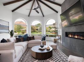Amazing Luxury Home with Hot Tub & Views, hotel v destinaci Sedona