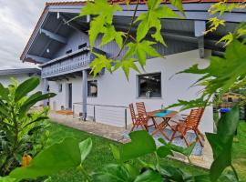 Ferienwohnung Chiemseeliebe, хотел в Хеминг