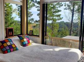 Tinyhouse Boyeruca Lodge. Maravillosas vistas de Bosque, Mar y Cielo, chalet de montaña en Vichuquén