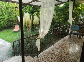 Bamboo gardens, hotel in Nea Iraklia