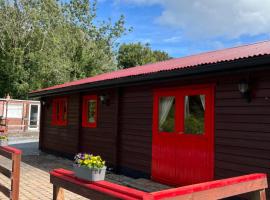 Red Squirrel Lodge, cabin in Galway
