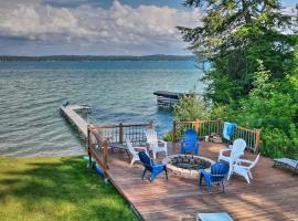 Rapid City Home on Torch Lake with Dock and Fire Pit!, hytte i Rapid City