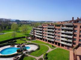 Estudio frente al Parque Fluvial con garaje, Ferienwohnung in Gijón