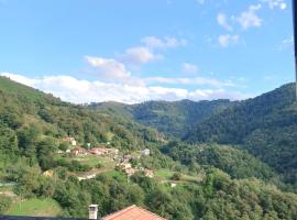 El Carbayu - La Vallicuerra Casas Rurales, εξοχική κατοικία σε Mieres