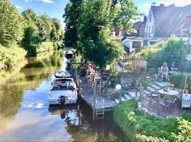 Gästehaus Kajüte direkt am Wasser, hotel en Friedrichstadt