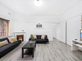 Burwood new 2 bedroom 2 bathroom apartment, ξενοδοχείο στο Σίδνεϊ