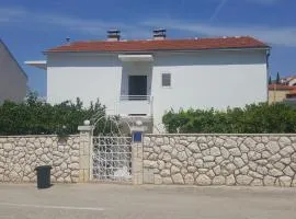 Apartments and rooms with parking space Hvar - 15378