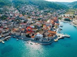 Apartments by the sea Pucisca, Brac - 15381