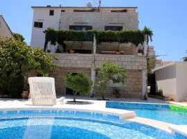 Seaside apartments with a swimming pool Sutivan, Brac - 15502