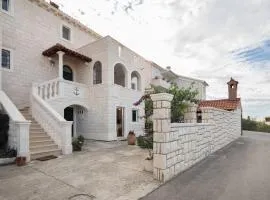 Apartments with parking space Supetar, Brac - 15640