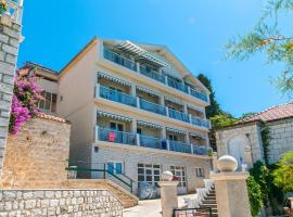 Apartments by the sea Brist, Makarska - 15714, hotell i Podaca