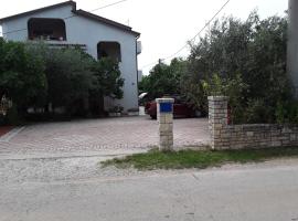 Apartments with a parking space Sosi, Umag - 15967, 3-star hotel in Umag