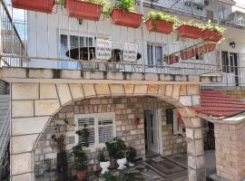 Apartments by the sea Trpanj, Peljesac - 15995, דירה בטרפאניי