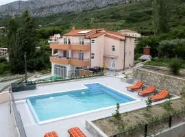 Family friendly apartments with a swimming pool Klis, Split - 16005