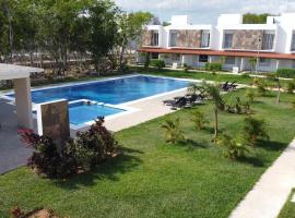 Villa familiar en Playa del Carmen con alberca, hotel in Playa del Carmen
