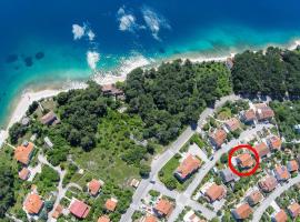 Apartments with parking space Cres - 16178, hotel in Cres