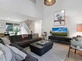 Cliff House Cottage - Modern Metung Retreat