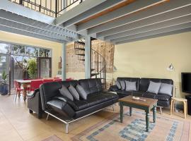 Large House on Wharf Street, holiday home in Queenscliff