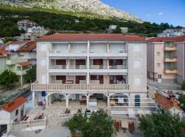 Apartments with a parking space Nemira, Omis - 15727