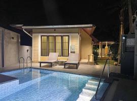 The Endless Pool Villa, 2 Bedrooms 0.6 km to Beach, hotel a Ban Lum Fuang