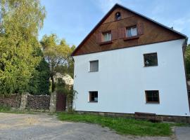 Apartmány Dolní Vítkov, hotel con estacionamiento en Chrastava