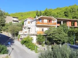 Apartments with a parking space Dugi Rat, Omis - 15417