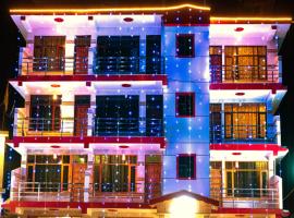 Him Taj by StayApart, khách sạn ở Manāli