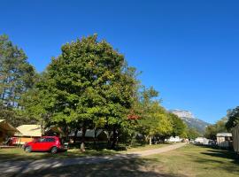CAMPING ONLYCAMP CHAMARGES，迪伊的露營地