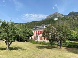 Magnifique appartement 8 couchages dans villa historique, hotel pro pobyt s domácími mazlíčky v destinaci Jausiers