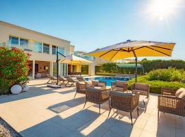 Lusso Mare Istria Luxury Beach villa, hotel in Savudrija