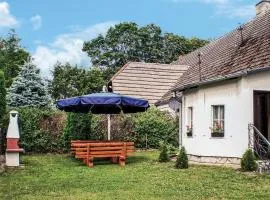 2 Bedroom Lovely Apartment In Retowo 4