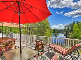 Serene Lakefront Cabin with Fire Pit and Kayaks!, vila di Sanbornville