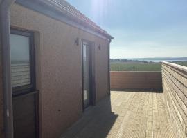 Loanside Lodge, Self-Catering, Holm, Orkney., chalet in Saint Marys