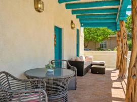 Close to the Plaza, restaurants, museums. 4bd 4ba 2 kings 2 Queens, holiday home in Santa Fe