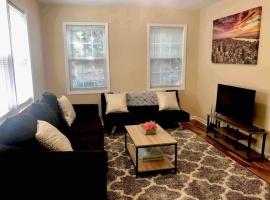 WelcomingTownhome - King Bed - Long Term Stays - UNC, hotel in Chapel Hill