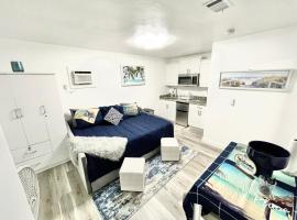 Adorable studio in downtown Cape Coral near beach!, holiday rental in Cape Coral