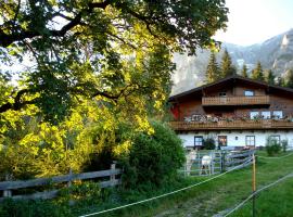 Haus Berghild, готель біля визначного місця Tellerlift Feistererhof, у місті Рамзау-ам-Дахштайн