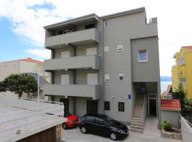 Apartments by the sea Nemira, Omis - 17039, rental liburan di Tice